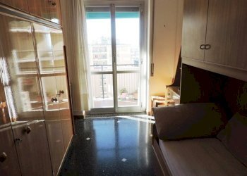 Stanza arredata - Trilocale corso Ferdinando Magellano, 6, Genova (zona Sampierdarena) - foto 10