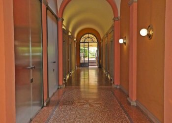 Interno palazzo - Ufficio via Santo Stefano, 103, Bologna (zona Centro Storico) - foto 3
