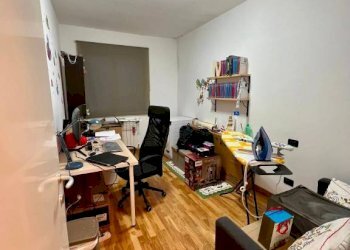 Stanza arredata - Trilocale via San Biagio di Valpolcevera, 20M, Genova (zona Pontedecimo) - foto 12