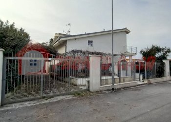 Villa Unifamiliare Via Reggio Calabria, Ischitella - foto 1