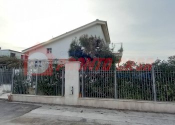 Villa Unifamiliare Via Reggio Calabria, Ischitella - foto 2