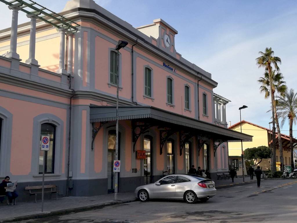 Zona - Negozio piazza Eroi della Libertà, Bordighera - foto 2