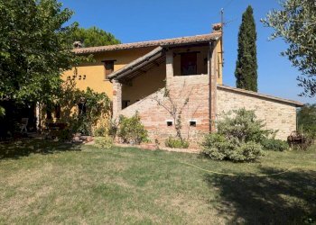 Facciata - Rustico strada Provinciale Monteguiduccio, Montefelcino - foto 8