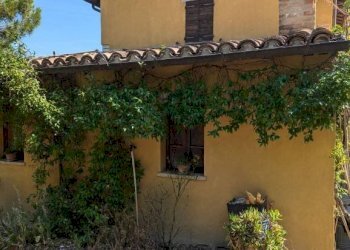 Facciata - Rustico strada Provinciale Monteguiduccio, Montefelcino - foto 12