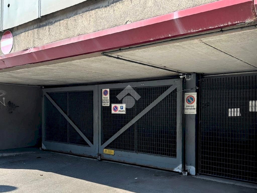 Parking space Via Quarenghi Giacomo, Milano (neighborhood Gallaratese) - photo 2