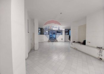 Locale Commerciale Via Crispi, Salerno - foto 1