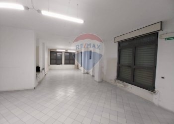 Locale Commerciale Via Crispi, Salerno - foto 2