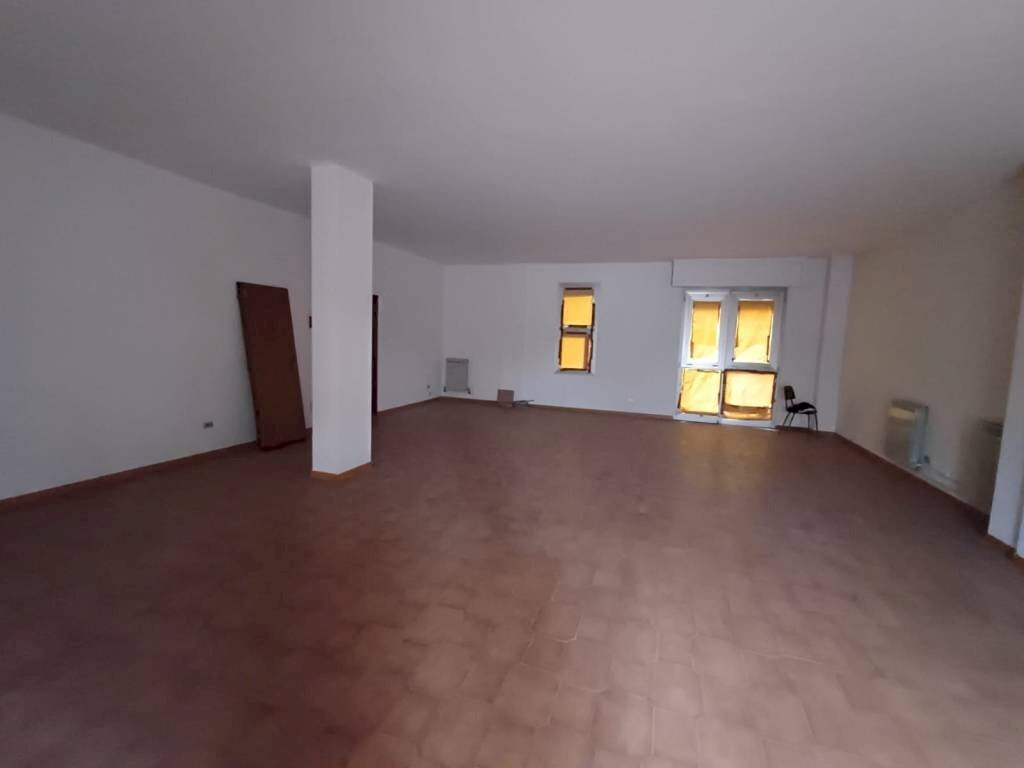 Stanza non arredata - Negozio viale Edmondo De Amicis, Carpi - foto 2