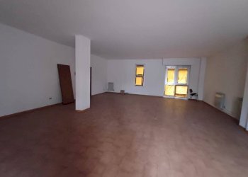 Stanza non arredata - Negozio viale Edmondo De Amicis, Carpi - foto 2