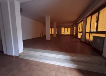 Interno palazzo - Negozio viale Edmondo De Amicis, Carpi - foto 5