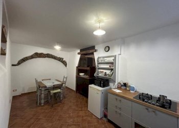 Cucina - Casa indipendente via San Rocco, 27, Porto Valtravaglia - foto 8
