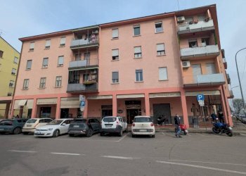 Facciata - Negozio via Enrico Mattei, 26, Bologna (zona San Vitale) - foto 9