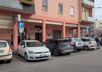 Facciata - Negozio via Enrico Mattei, 26, Bologna (zona San Vitale) - foto 10