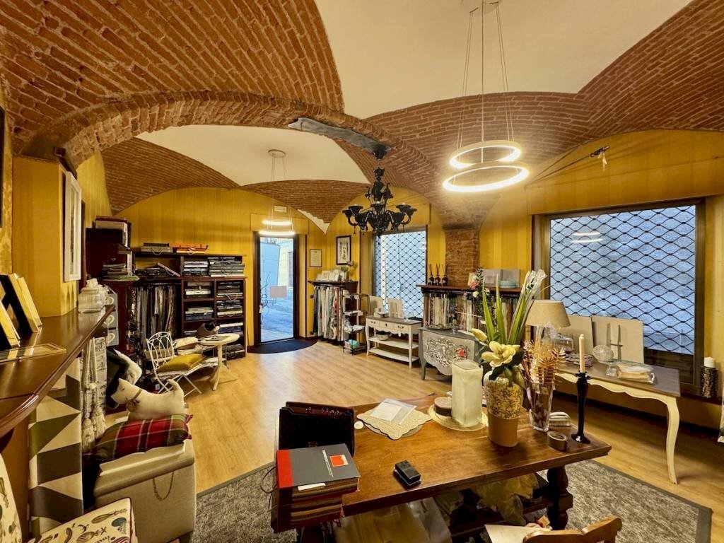 Salone - Shop via Guglielmo Marconi, 5, Biella - photo 1