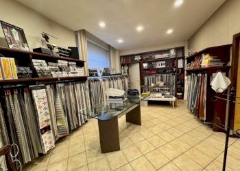 Salone - Shop via Guglielmo Marconi, 5, Biella - photo 5