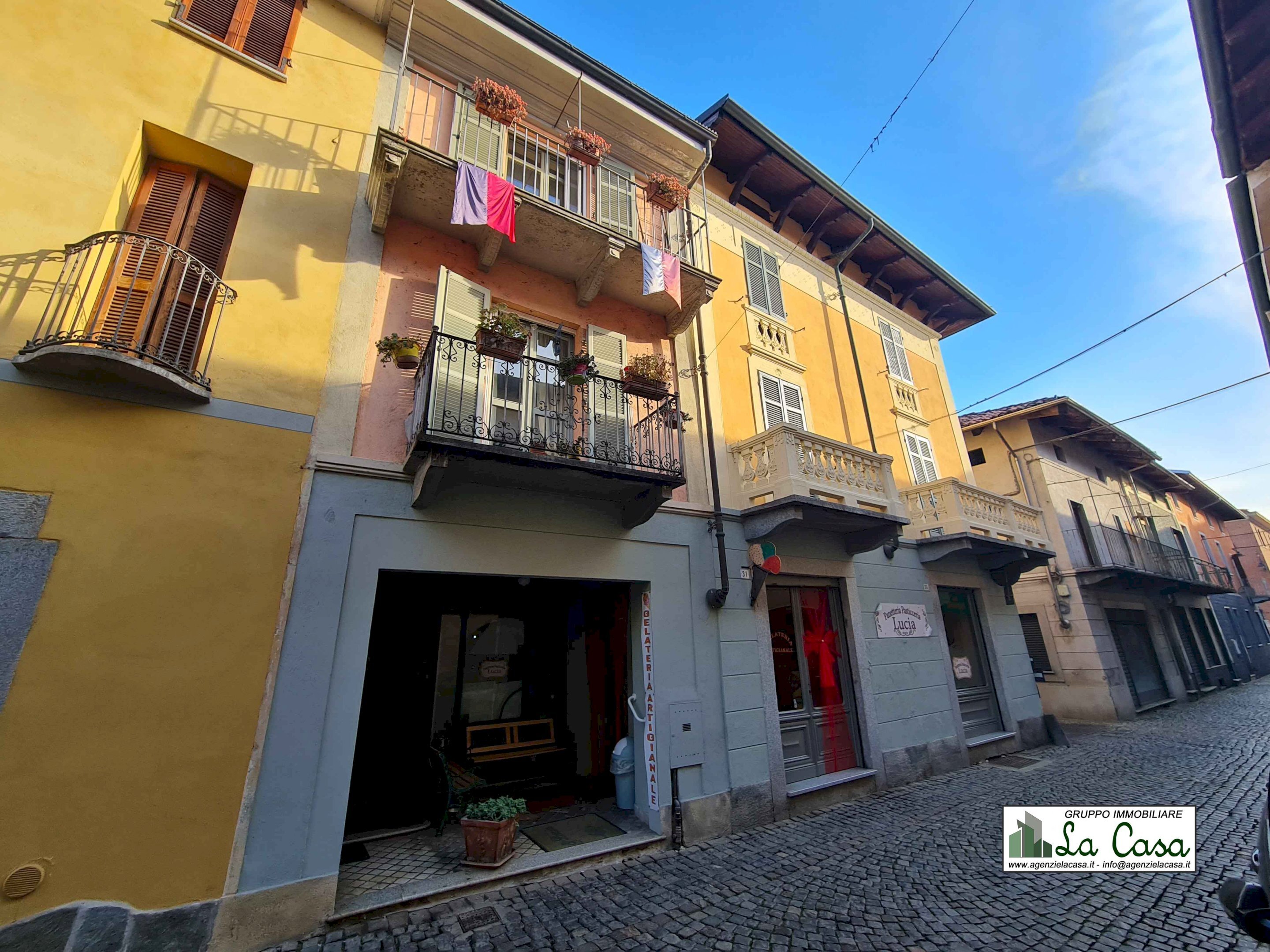 esterno - Locale Commerciale piazza Galileo Ferraris, Livorno Ferraris - foto 1