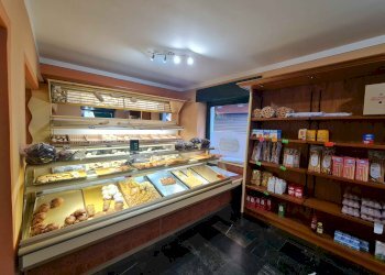 interno - Locale Commerciale piazza Galileo Ferraris, Livorno Ferraris - foto 2