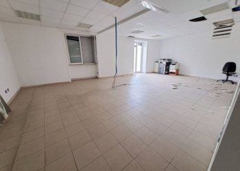 Interno non residenziale - Appartamento via Umbria, 144, Taranto - foto 4