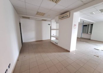 Interno non residenziale - Appartamento via Umbria, 144, Taranto - foto 6