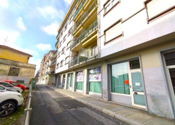 Facciata - Negozio via Ettore Rosa, 12, Cuneo (zona Donatello) - foto 1