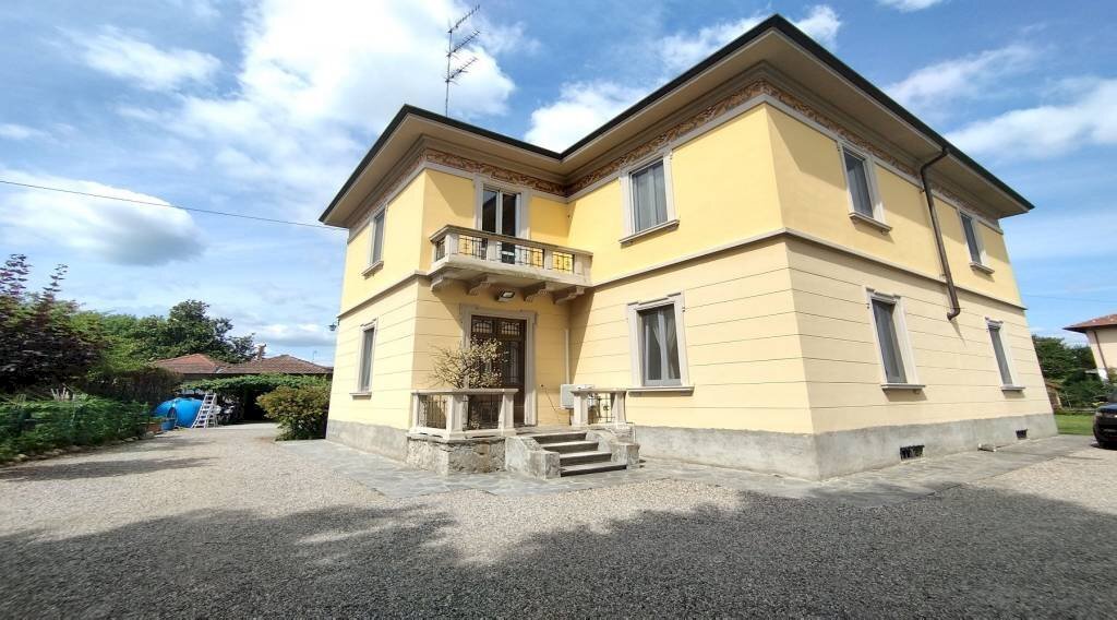Facciata - Villa viale Armando Diaz, Castelletto Sopra Ticino - foto 3