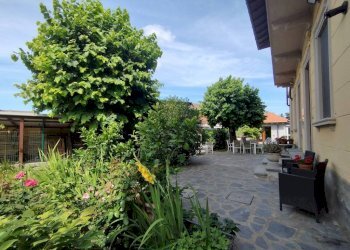 Cortile interno - Villa viale Armando Diaz, Castelletto Sopra Ticino - foto 8