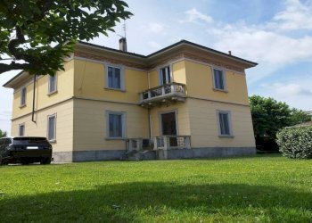 Facciata - Villa viale Armando Diaz, Castelletto Sopra Ticino - foto 11