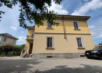 Facciata - Villa viale Armando Diaz, Castelletto Sopra Ticino - foto 16