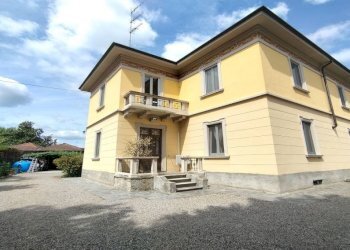 Facciata - Villa viale Armando Diaz, Castelletto Sopra Ticino - foto 3