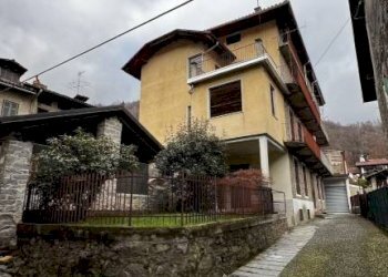 Facciata - Villa a Schiera via Giuseppe Garibaldi, 47, Sagliano Micca - foto 2