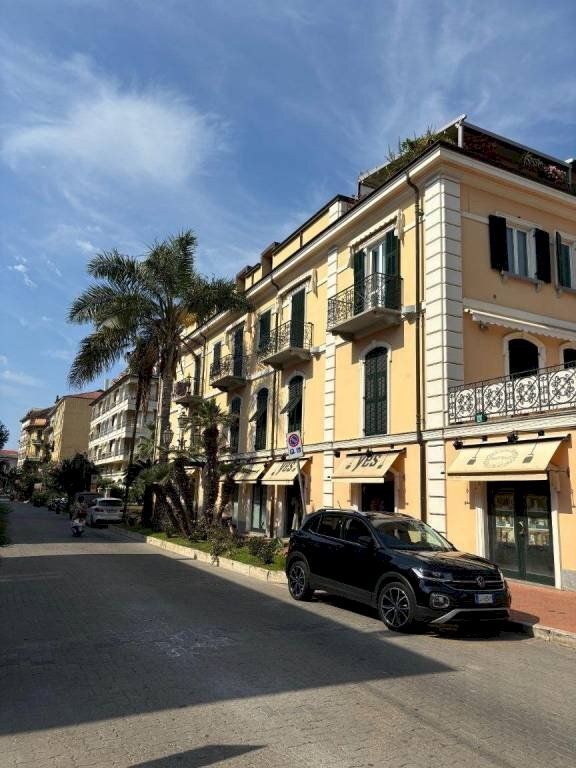 Zona - Box corso Italia, 19, Bordighera - foto 2