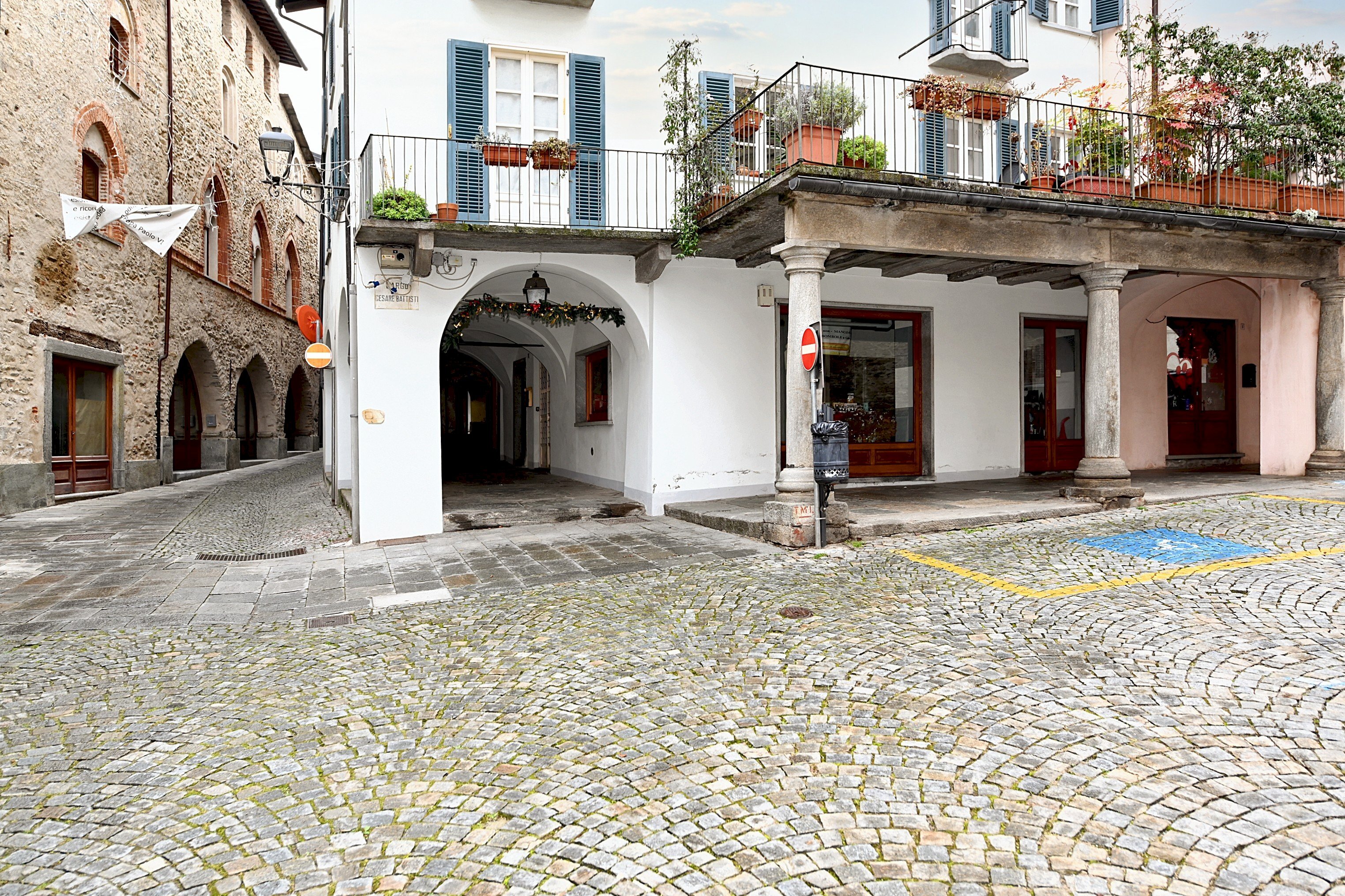 facciata - Locale Commerciale Largo Cesare Battisti, 4, Barge - foto 2