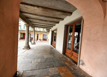 Locale Commerciale Largo Cesare Battisti, 4, Barge - foto 4