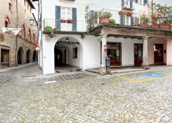 facciata - Locale Commerciale Largo Cesare Battisti, 4, Barge - foto 2