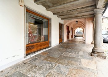 vetrine - Locale Commerciale Largo Cesare Battisti, 4, Barge - foto 9