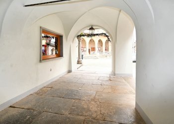 vetrina - Locale Commerciale Largo Cesare Battisti, 4, Barge - foto 11