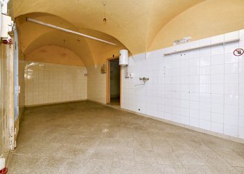 interno locale - Locale Commerciale Largo Cesare Battisti, 4, Barge - foto 12