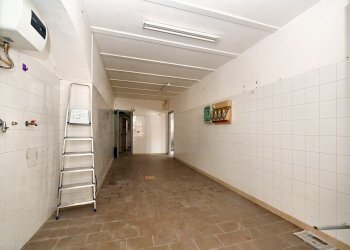 interno locale - Locale Commerciale Largo Cesare Battisti, 4, Barge - foto 16