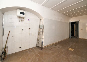 interno locale - Locale Commerciale Largo Cesare Battisti, 4, Barge - foto 17