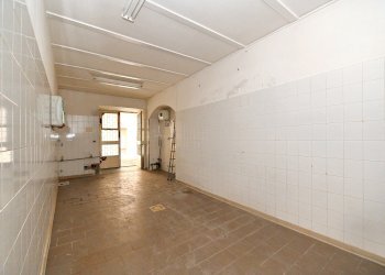 interno locale - Locale Commerciale Largo Cesare Battisti, 4, Barge - foto 26