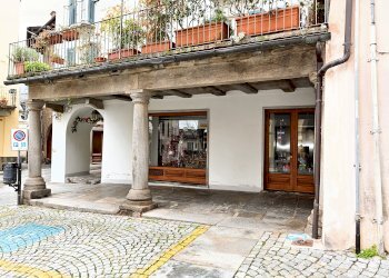 vetrine - Locale Commerciale Largo Cesare Battisti, 4, Barge - foto 29