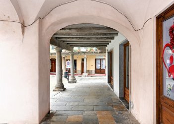 vetrine  - Locale Commerciale Largo Cesare Battisti, 4, Barge - foto 30