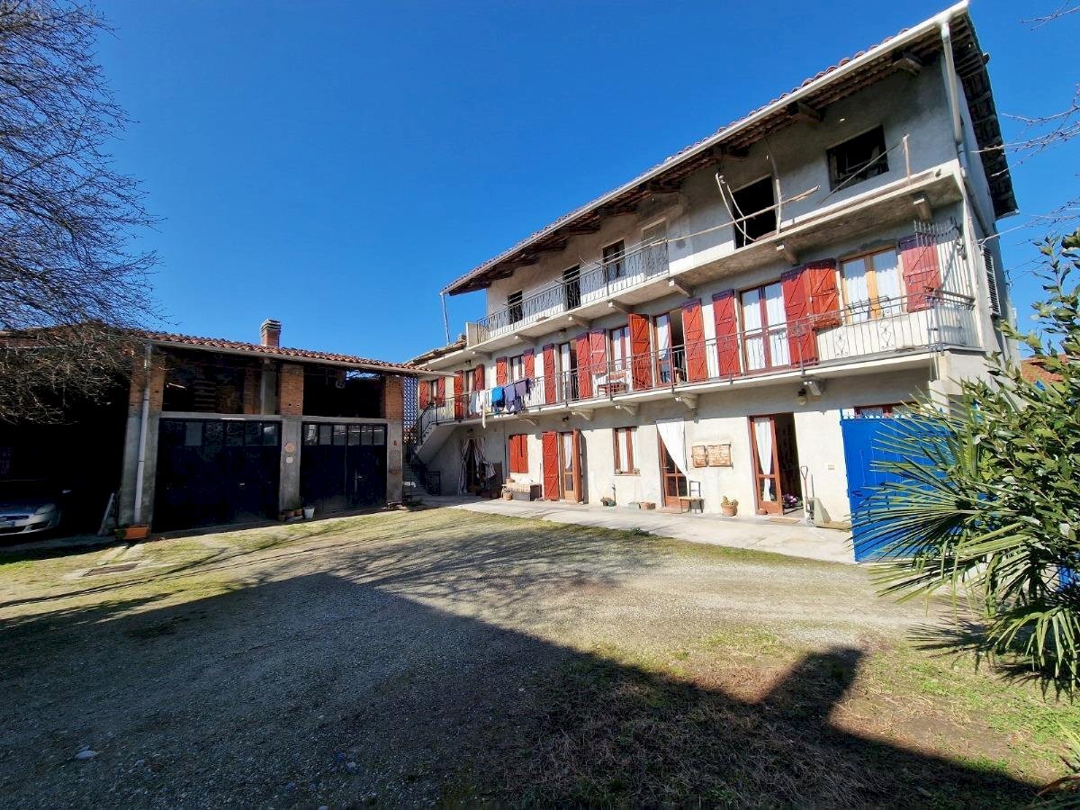 Semi-detached house Mercenasco - photo 1