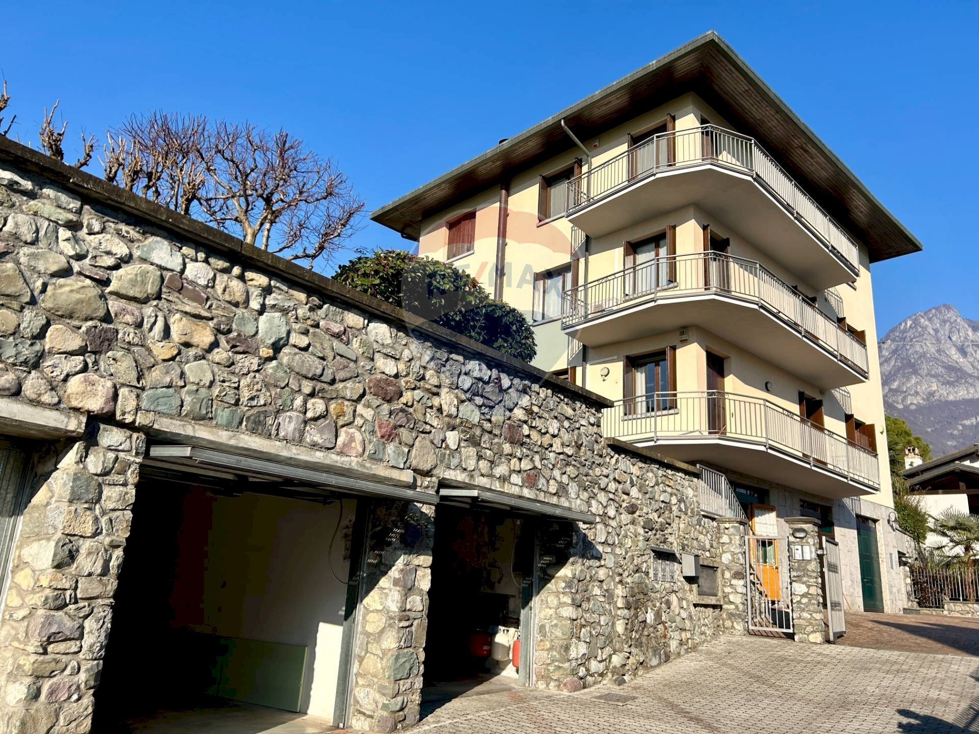 Portion of a house Costa Volpino - photo 1