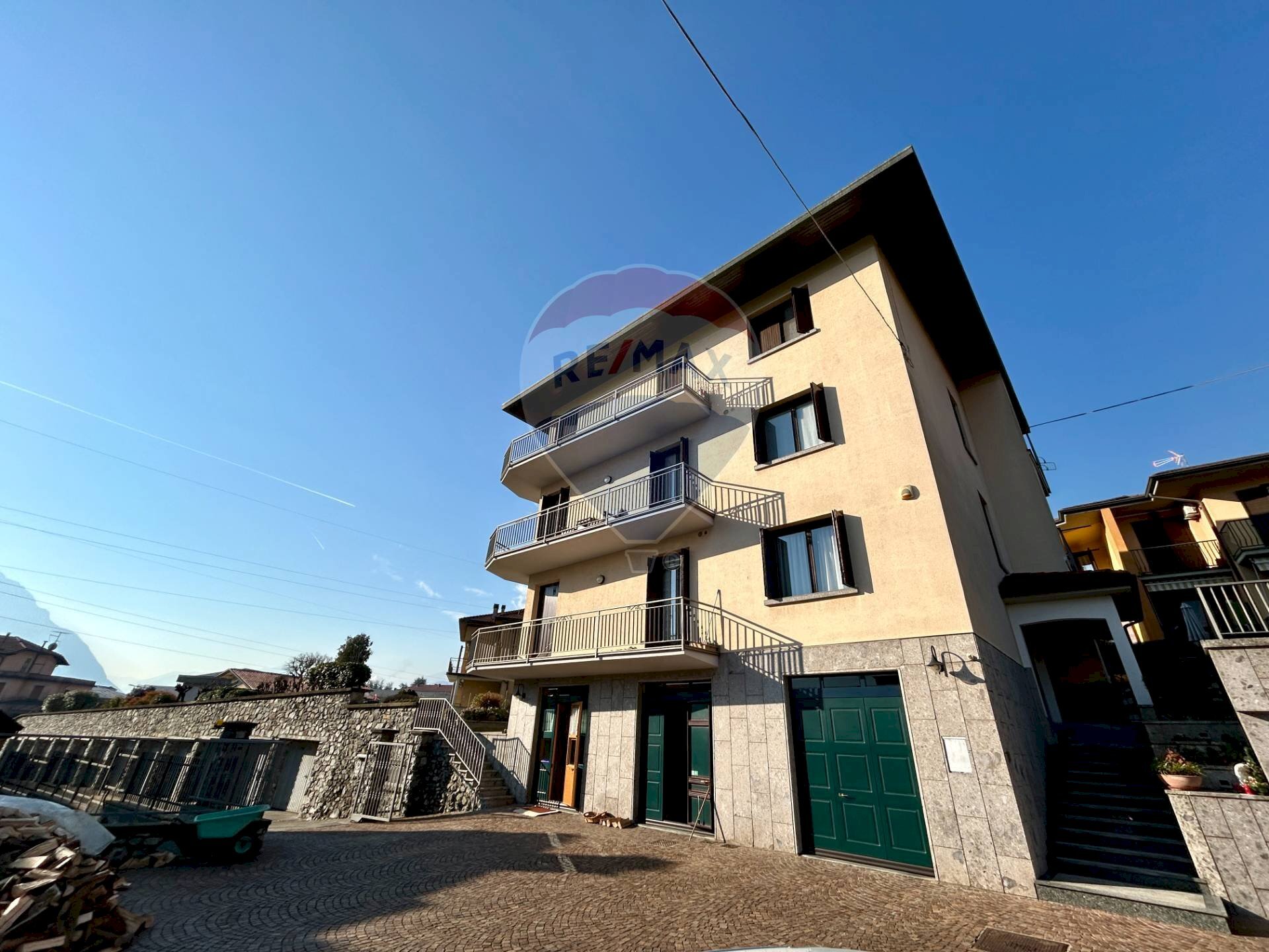 Portion of a house Costa Volpino - photo 2