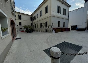 Negozio QUARTIERE LATINO, Treviso (zona Centro Storico) - foto 4