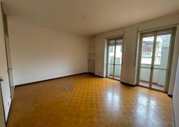 Soggiorno - Quadrilocale via Carlo Mirabello, 9, Tortona - foto 1