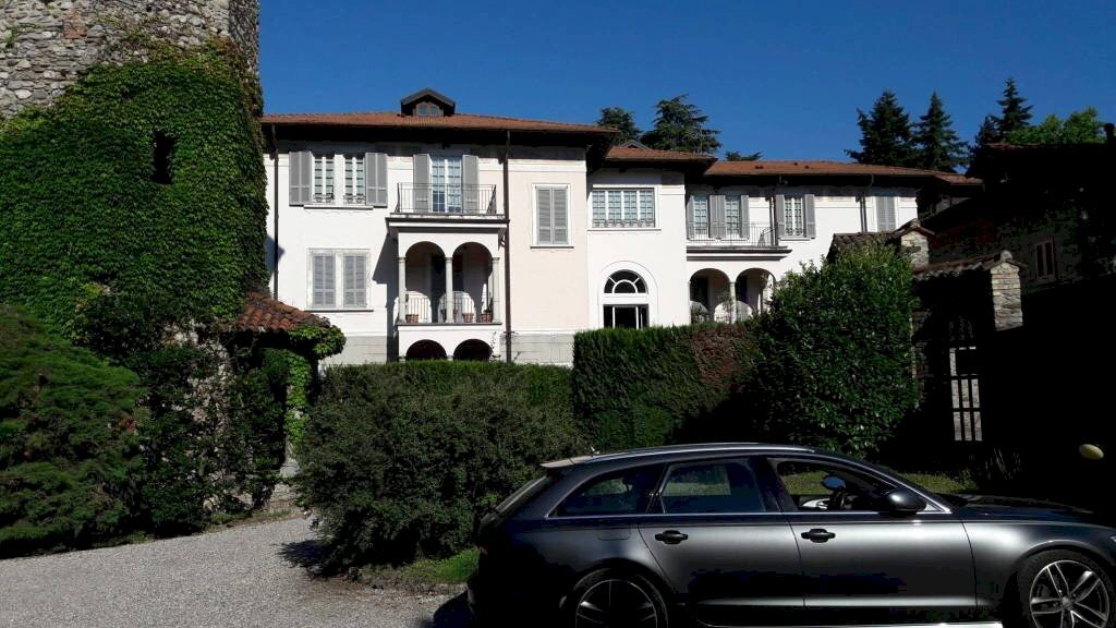 Facciata - Appartamento via Francesco Caracciolo, 87, Varese - foto 2