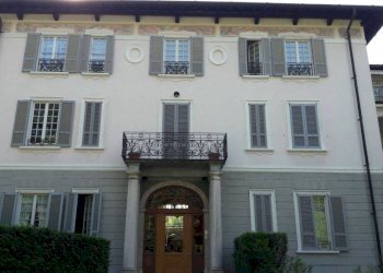 Facciata - Appartamento via Francesco Caracciolo, 87, Varese - foto 10