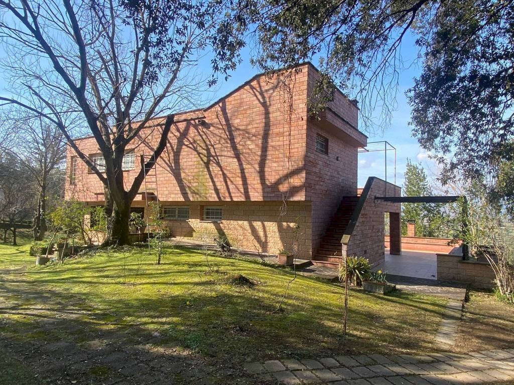 Facciata - Villa strada Cavalli, 42, Fara in Sabina - foto 2